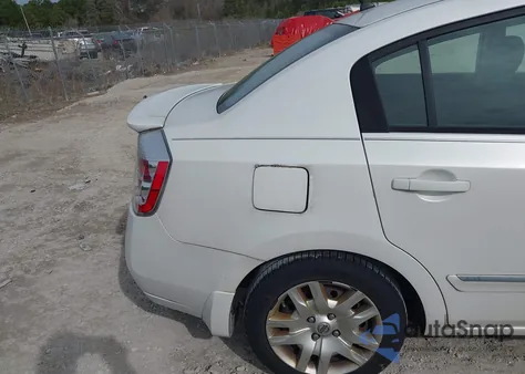 2011 Nissan Sentra 2.0S z USA, uszkodzony, nr VIN 3N1AB6AP3BL648647